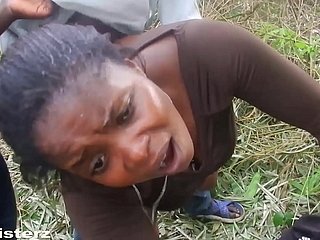 Follando aboki gran polla negra en mi granja de mamá
