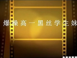 爆操 19 歲黑絲騷貨極品粉嫩的的的沒的的的的的流口水強烈的