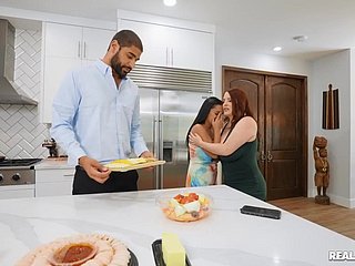 گرم، شہوت انگیز Babes ویڈیو Maggie سبز اور Nola Exico پاگل کی ترکیبیں منظر میں