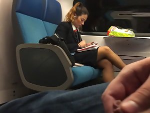 trende sıcak kız yanında Cumming