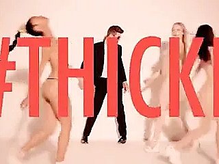 Garis kabur - Photograph muzik yang tidak dinilai dengan Emily Ratajkowski