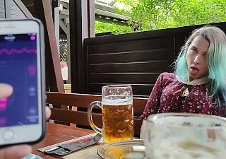 Controle remoto de orgasmo da minha lista de passos na barra!