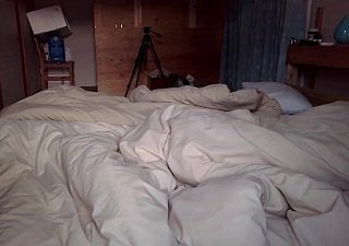 Tanggalkan seluar dalam isteri dan selitkan. Rutin pagi　dia ikan mati