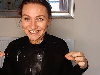 Freakish MILF-Frau beim Rimming wird als Toilette benutzt