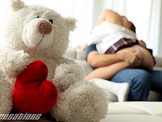 NUEVAS SENSACIONES - Ella quería algo más que su zoological de peluche en el día de San Valentín (Athena Heart)