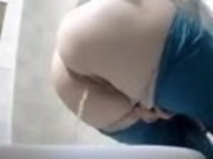 Dottore maturo piscia thither bagno! flusso potente! Camera nascosta!