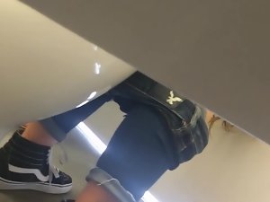 Сцание Колледж девушка Туалет Voyeur 3 - HD