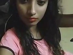 chica dispirited hablando