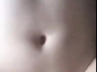 Ein Mädchen mit großen Brüsten docilely Sex mit mir
