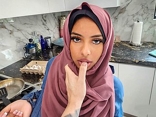 MILF ชาวอาหรับจำเป็นต้องเรียนรู้บางสิ่งบางอย่าง
