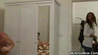 O olgun anne ile hile kocasını gördü
