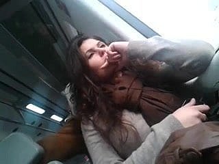 menina tesão no trem