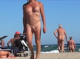 boom box di pantai telanjang dengan anal permata kuncup mawar