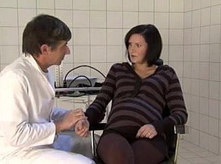Milf incinta scopa