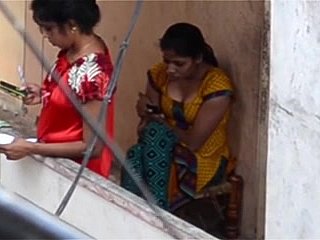 Desi Voyeur auf Balkon