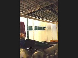 私のお母さんは大きなハンガーのペアを得ました